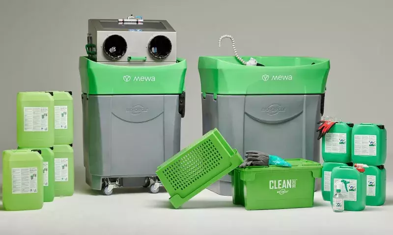 Le nouveau Clean Kit se combine avec la fontaine de dégraissage Mewa Eco-Clean Mini ou Mewa Eco-Clean Maxi. 